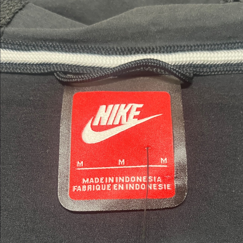 Nike Tech Black & Dark Grey Men’s Size Medium loose fit Zip-up Windbreaker - Picture 2 of 14